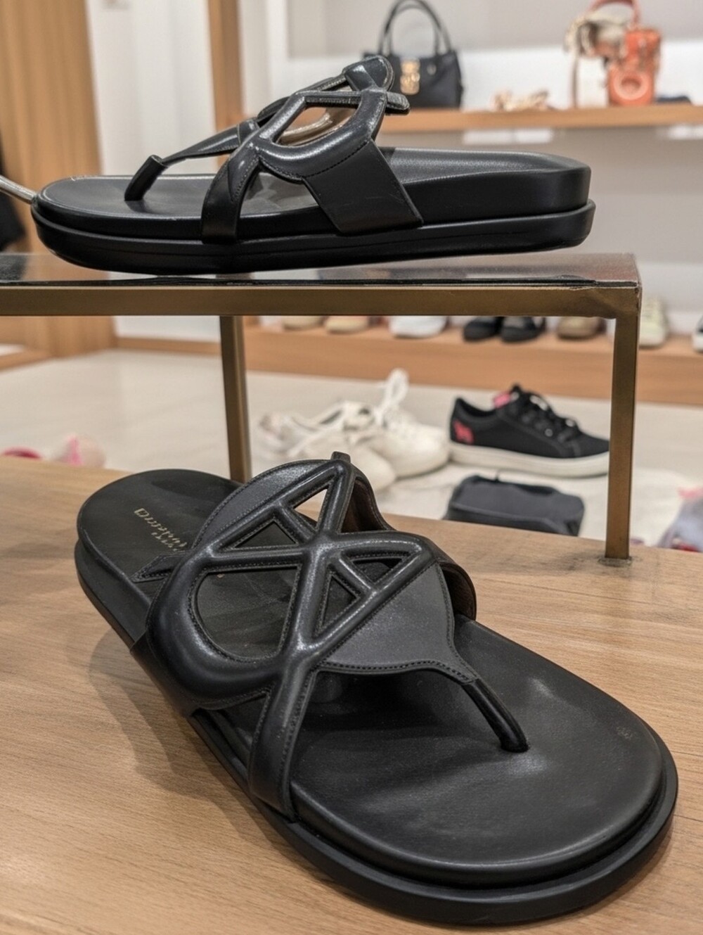 Donna Karan New York Hatsy Logo Thong Slide Sandals Women's Sz 8.5 M